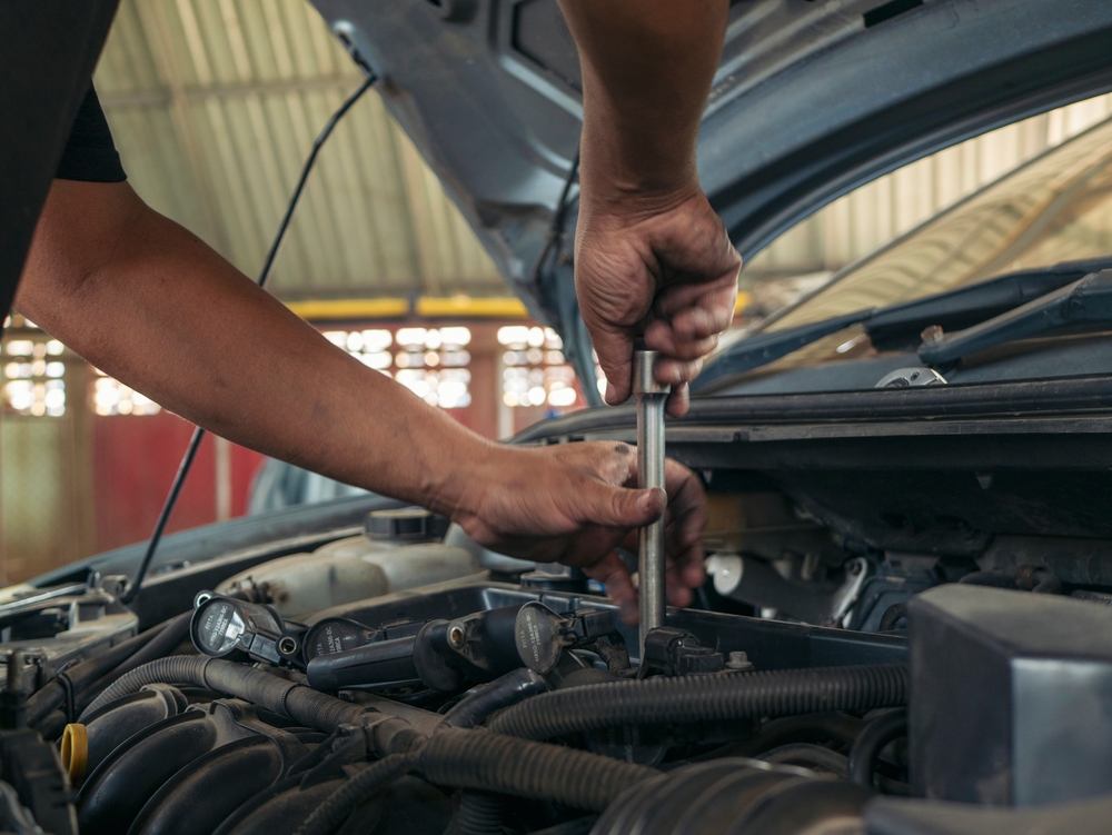 Close,Up,Man,Hands,Fixing,Car,Machinery,Vehicle,Mechanical,Service.