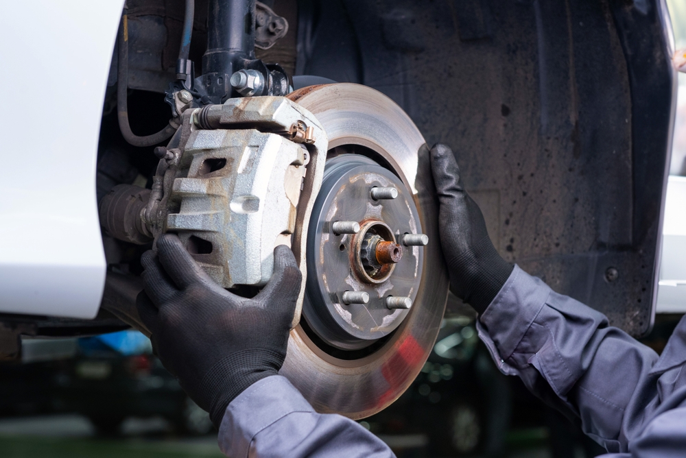 A,Mechanic,At,A,Car,Service,Diagnoses,And,Replaces,The